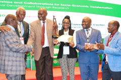 Dr-Christine-receives-Young-Researcher-Award-